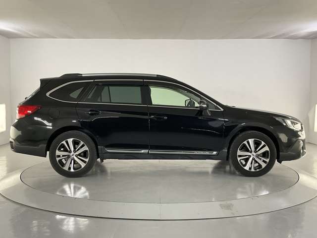 Subaru Legacy Outback 11