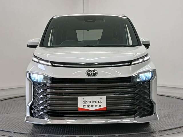 Toyota Voxy 2