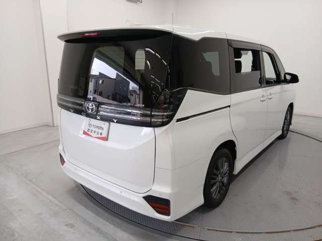 Toyota Voxy 5