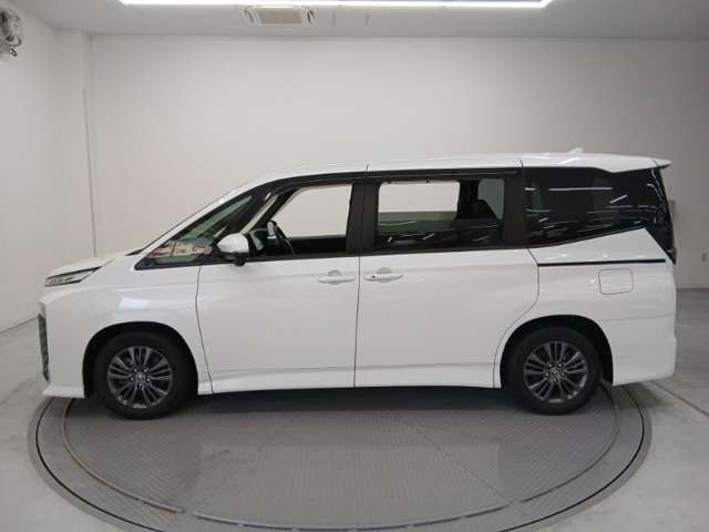 Toyota Voxy 8