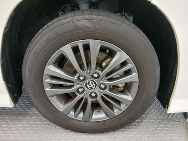 Toyota Voxy 9