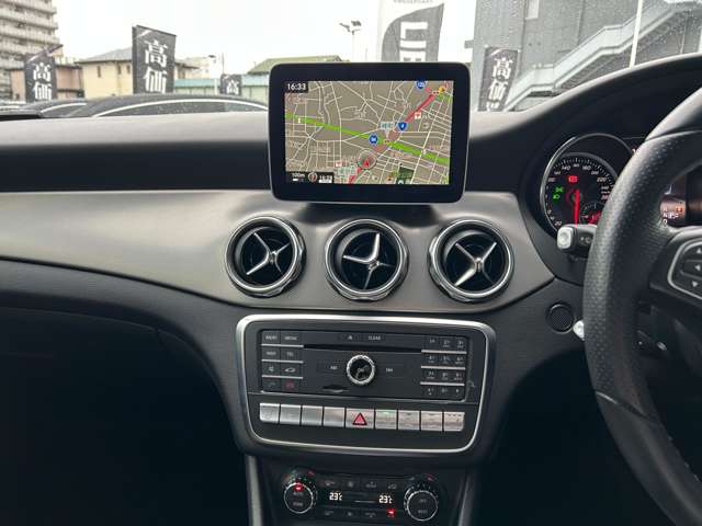Mercedes-Benz GLA-Class 11