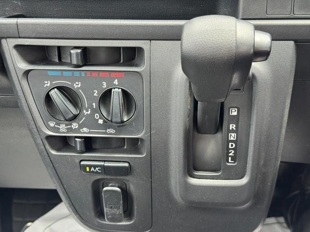 Daihatsu Hijet Deck Van 4