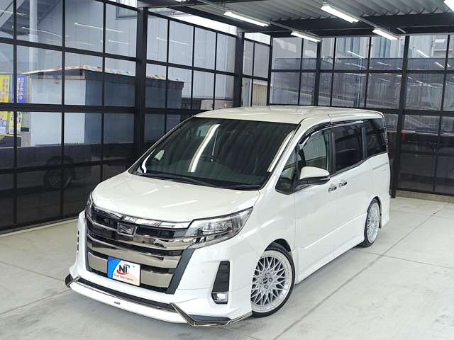 Toyota Noah 4