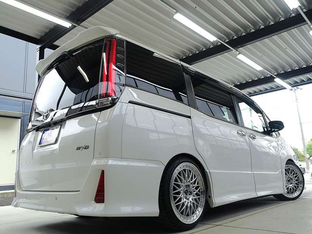 Toyota Noah 7