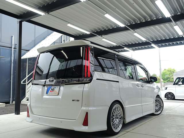 Toyota Noah 9