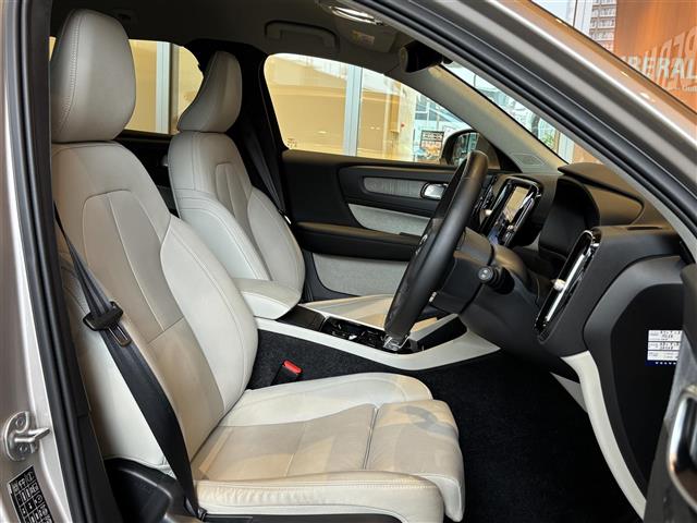 Volvo XC40 8