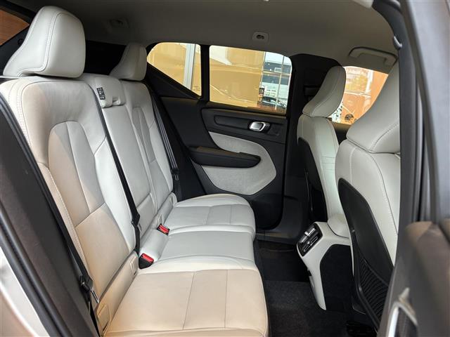 Volvo XC40 10