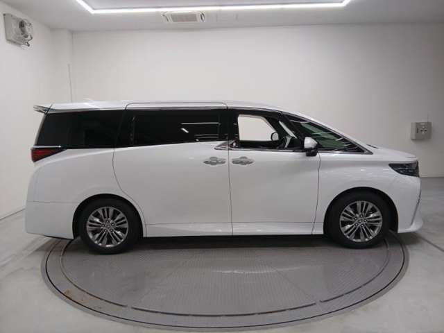 Toyota Alphard 4