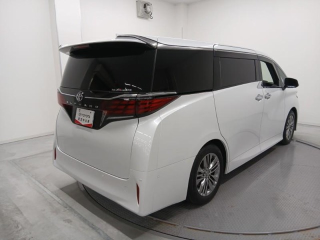 Toyota Alphard 5
