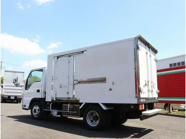 Isuzu Elf 12