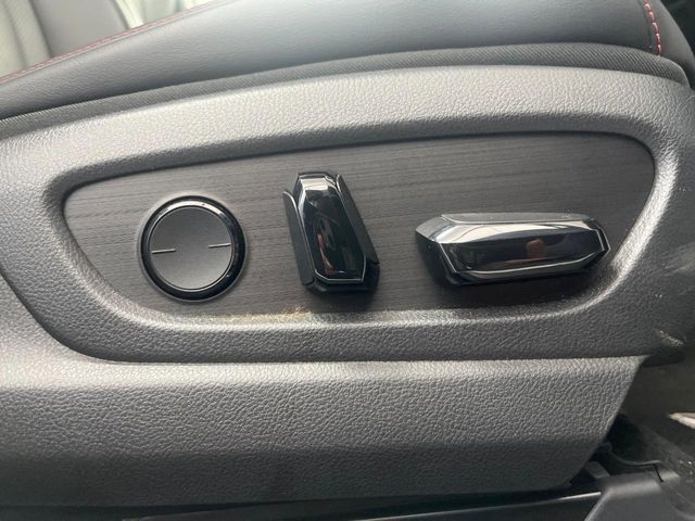 Lexus UX 7