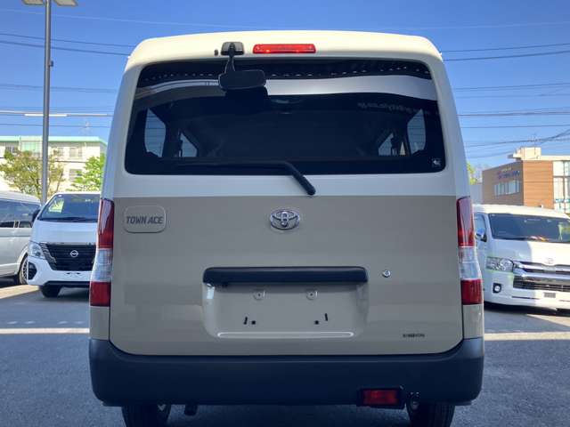 Toyota Town Ace Van 8