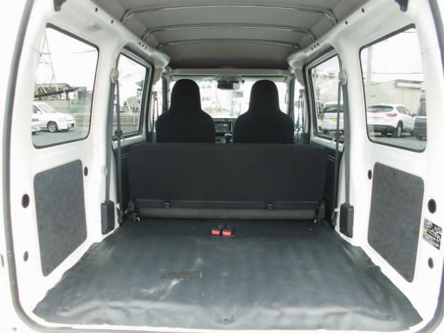 Daihatsu Hijet Cargo 12