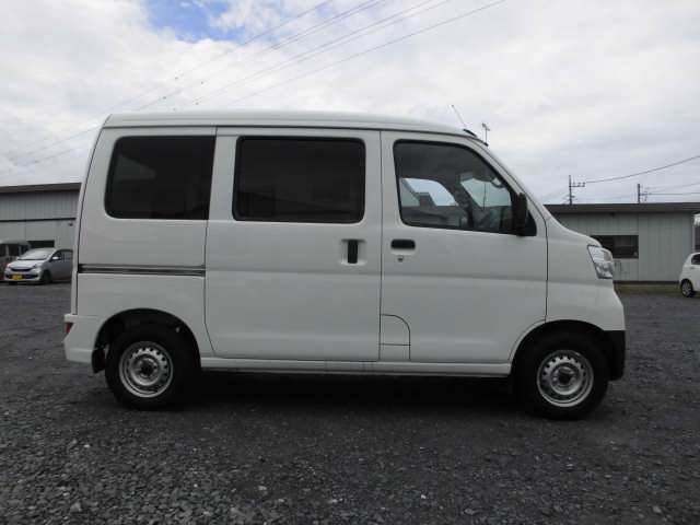 Daihatsu Hijet Cargo 3
