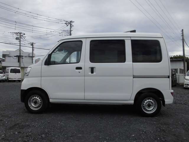 Daihatsu Hijet Cargo 4