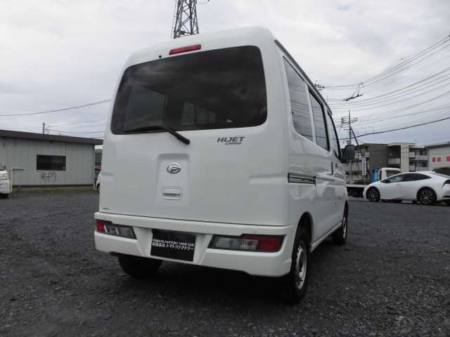 Daihatsu Hijet Cargo 6