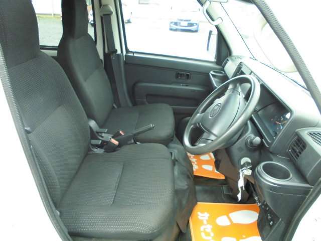 Daihatsu Hijet Cargo 8