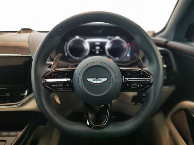 Aston Martin DBX 11
