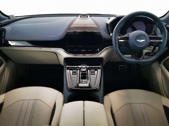 Aston Martin DBX 4