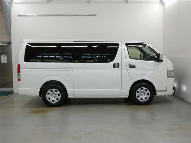 Toyota Hiace Van 4
