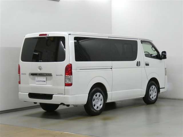 Toyota Hiace Van 5