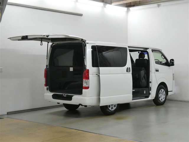 Toyota Hiace Van 7