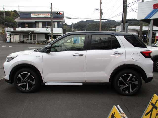 Daihatsu Rocky 4