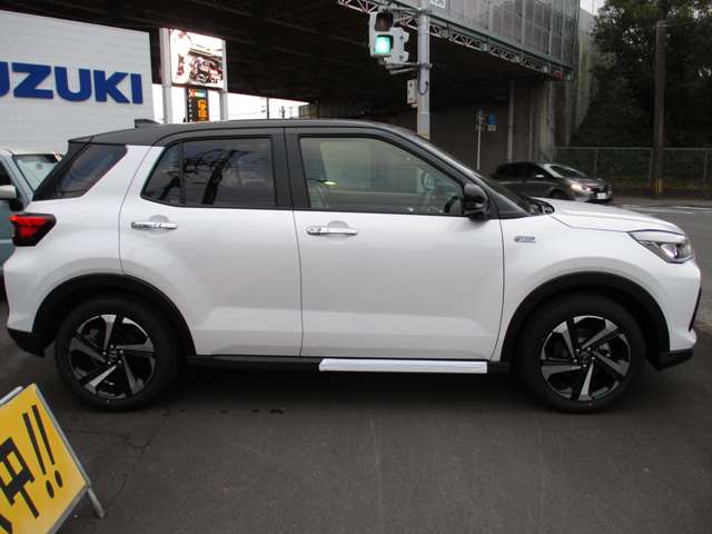 Daihatsu Rocky 5
