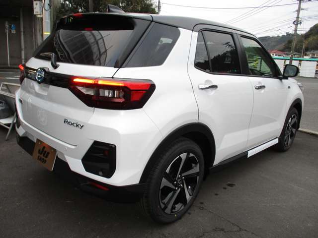 Daihatsu Rocky 8
