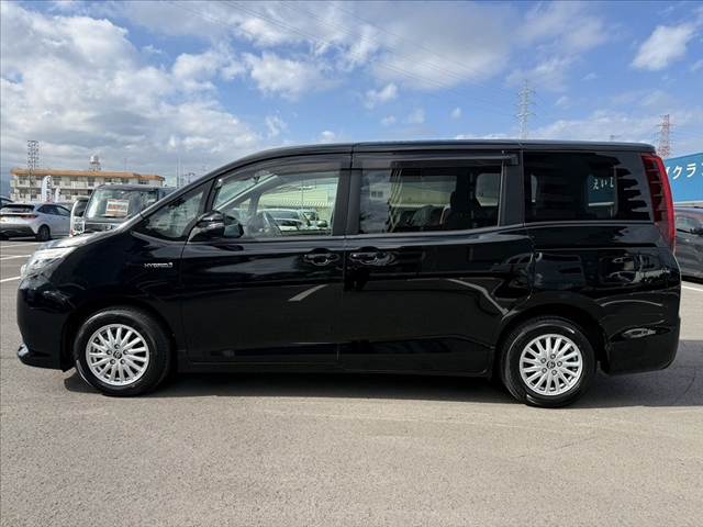 Toyota Noah 12