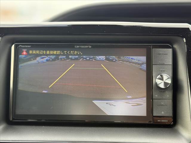 Toyota Noah 4