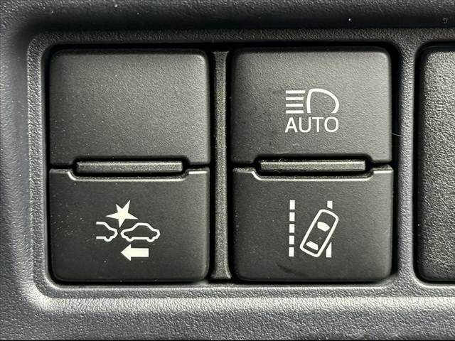 Toyota Noah 6