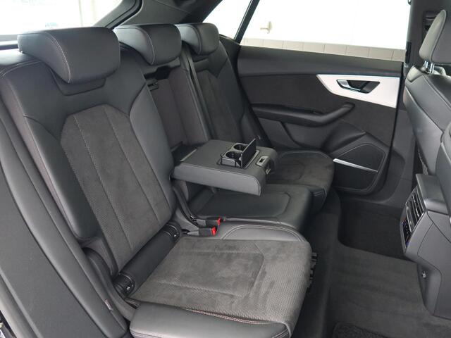 Audi Q8 11