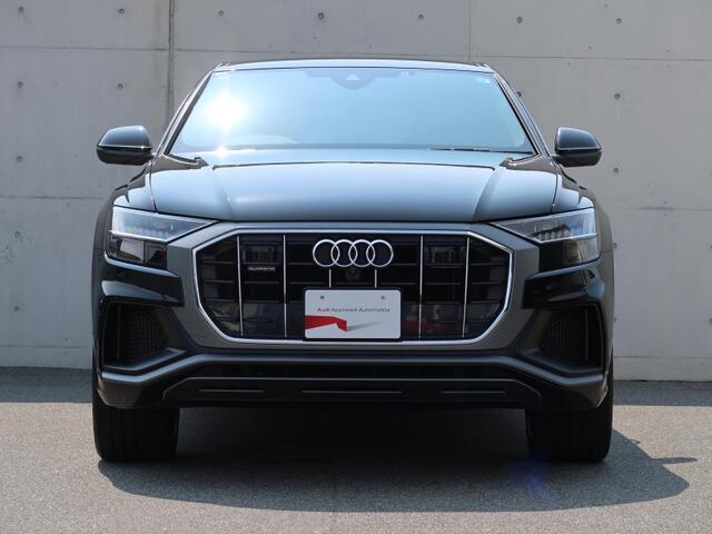 Audi Q8 4