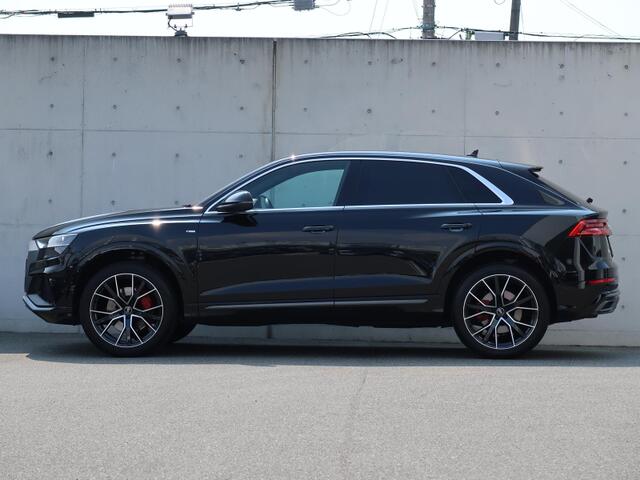 Audi Q8 5