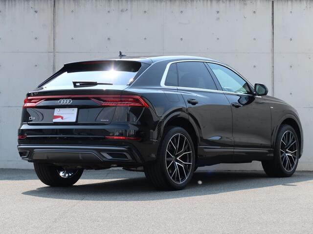 Audi Q8 6