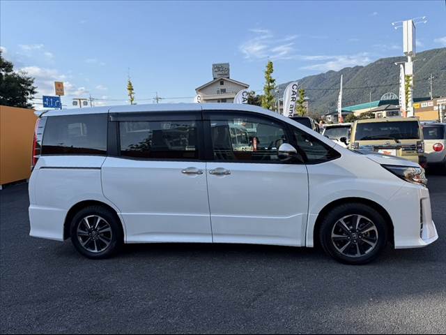 Toyota Noah 11