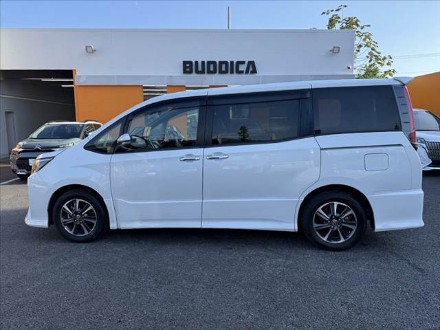 Toyota Noah 12