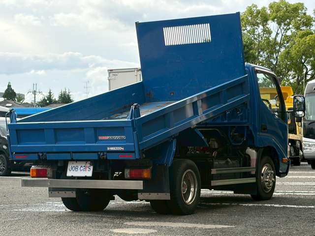 Hino Dutro 4