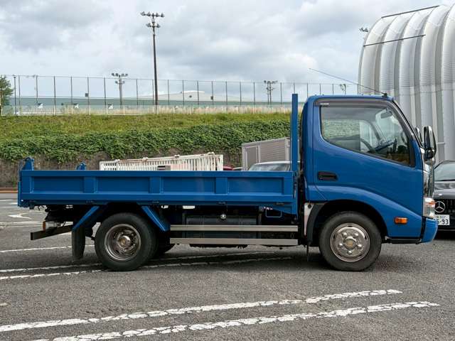 Hino Dutro 9