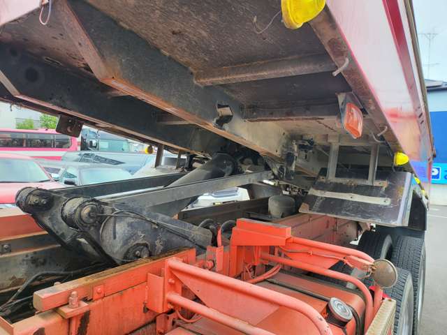 Isuzu Giga 6
