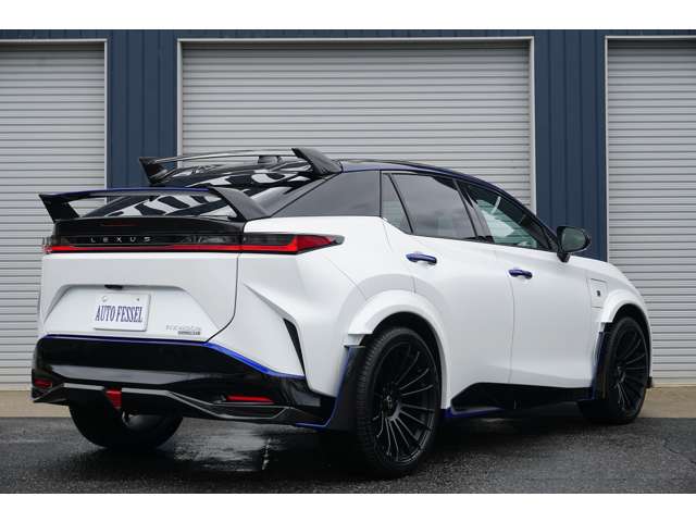 Lexus RZ 8