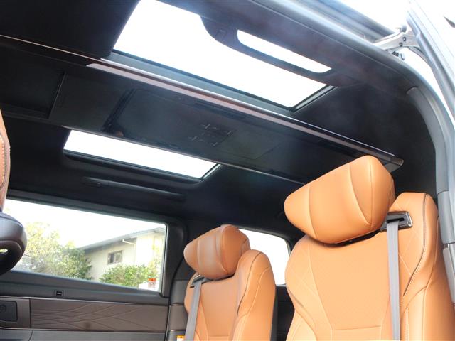 Toyota Vellfire 2