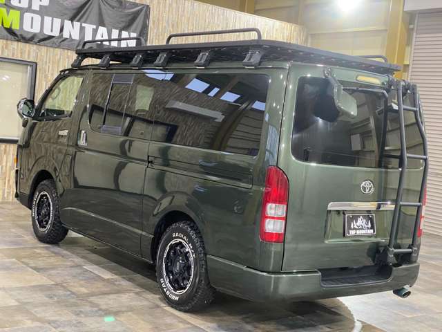 Toyota Hiace Van 12