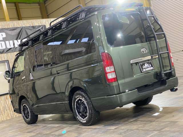 Toyota Hiace Van 4
