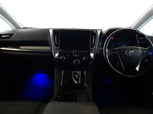 Toyota Alphard 4
