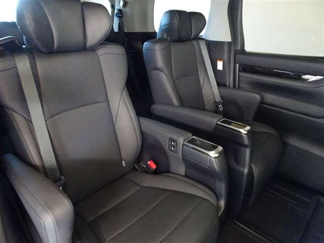 Toyota Alphard 9
