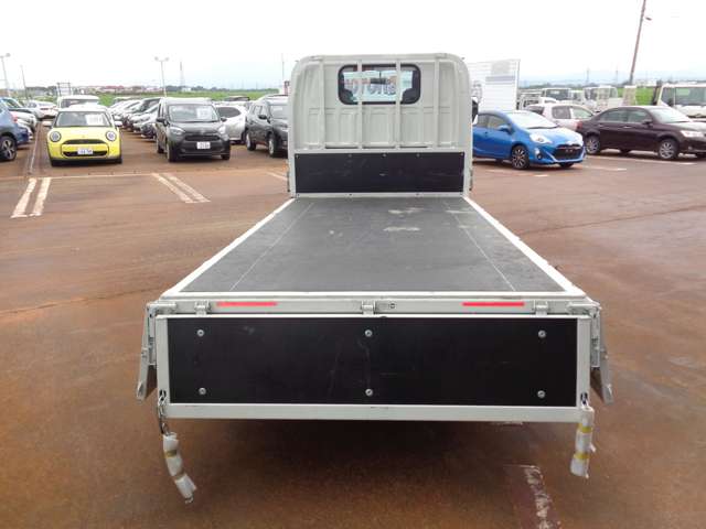 Isuzu Elf 7