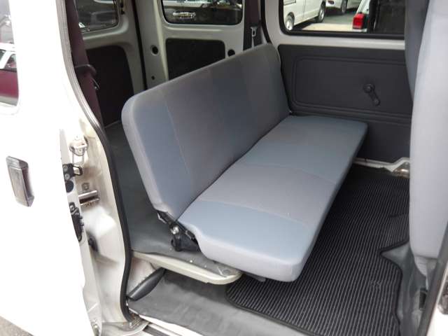 Daihatsu Hijet Cargo 11